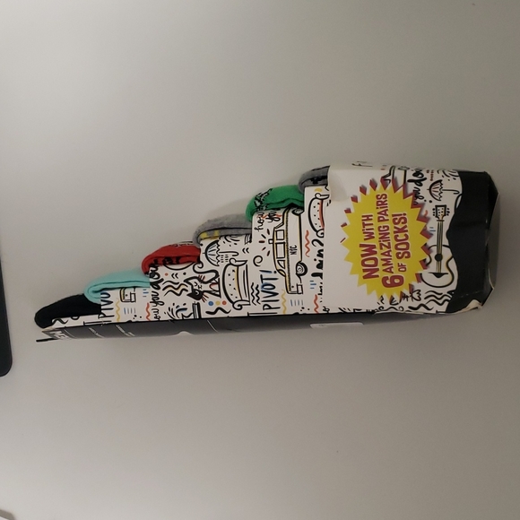 Bioworld FRIENDS socks 6 pack** - Picture 3 of 4